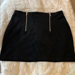 Double zippered faux suede skirt
